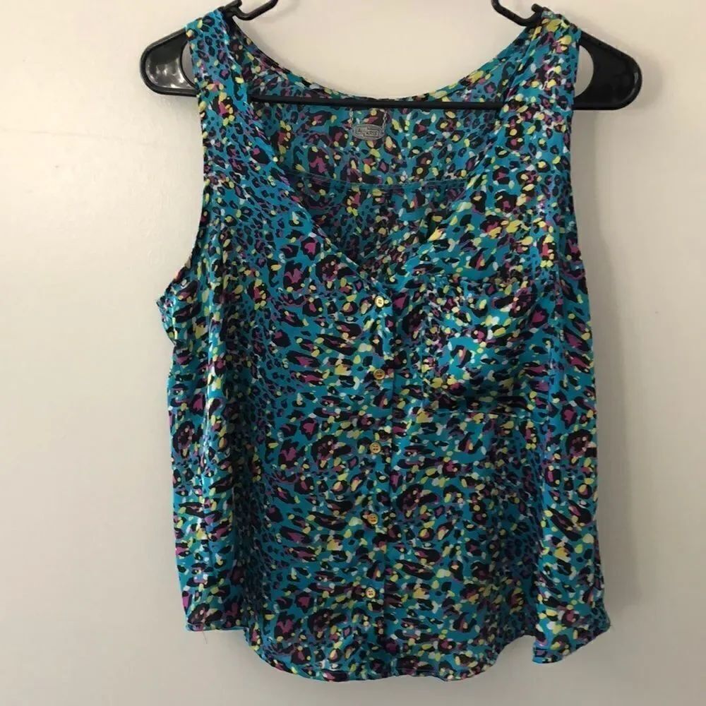 Ali & Kris Split Back Tank top size M gently used
